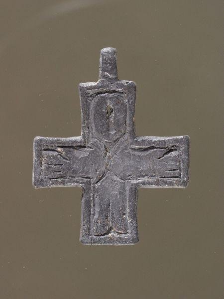 Závěsný olověný velkomoravský křížek, Uherské Hradiště, 9. století